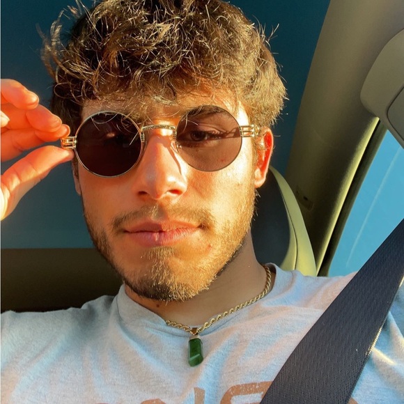 Meet your Posher, Derek - Picture 1 of 1